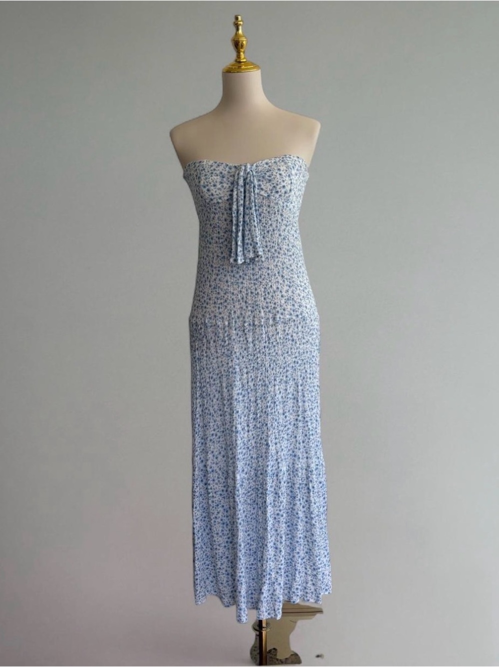 Isabelle’s Cabinet Easy Love Maxi Dress Blue Floral — Size Medium